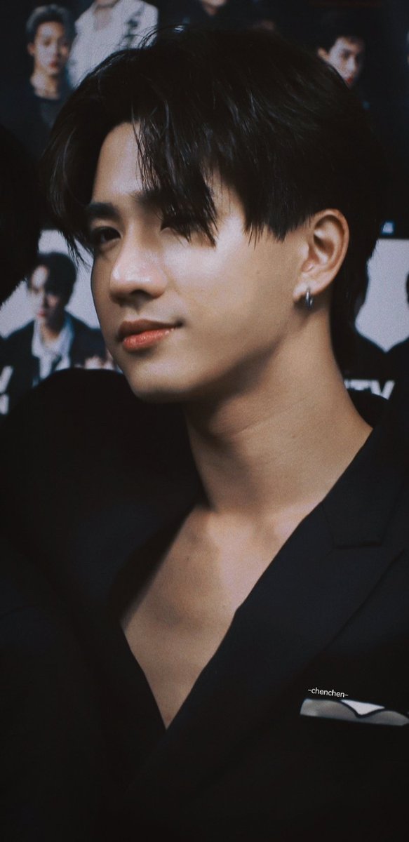 CHENCHENPPE's tweet photo. Sexy🖤
@perthppe
#PerthTanapon #KDPPE
#MusiconxPerthD3
#GMMTVMUSICONDAY3
#GMMTVMUSICONxTOKYO
(Bronze suits him better, very sexy.😗) https://t.co/J1qeFRwkIX