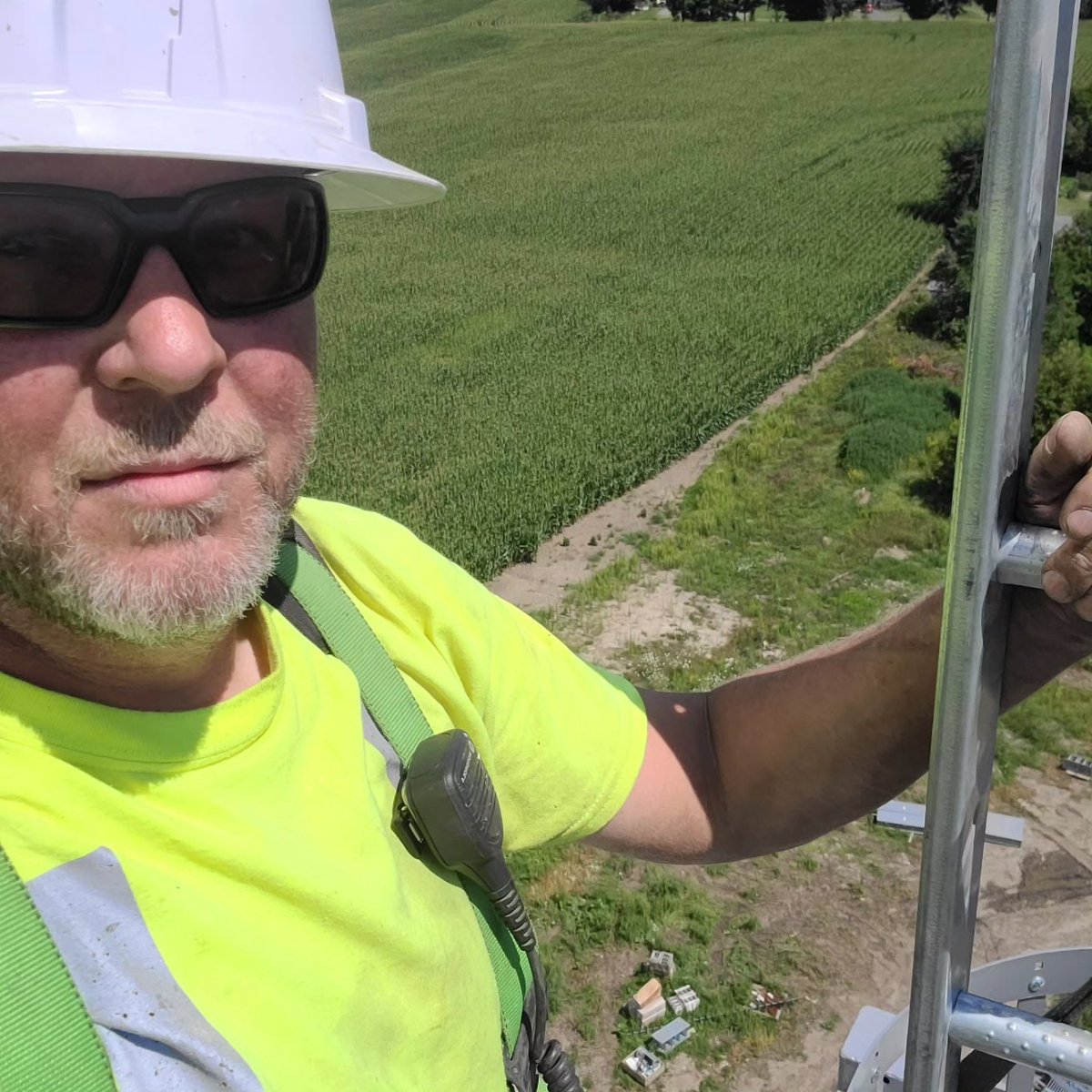 tenwattandrew's tweet photo. #craneday. Another @GSI_Grain elevator stacked. Downspouts next week.
@HorstSystems https://t.co/O1sflY8dBX