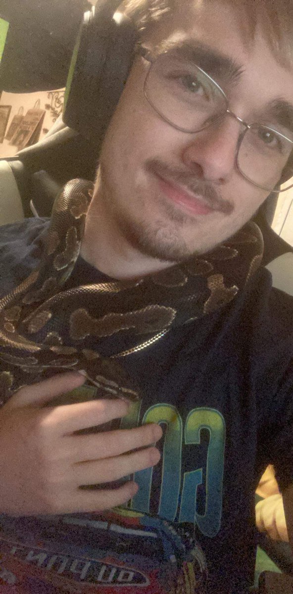 _Beastmode9000_'s tweet photo. Cleopatra and I chilling and watching #WWENXT 🔥🔥
Love some father/daughter bonding time 🐍❤️🔥 #SnakesOfTwitter #BallPython https://t.co/21k8IHlIZH