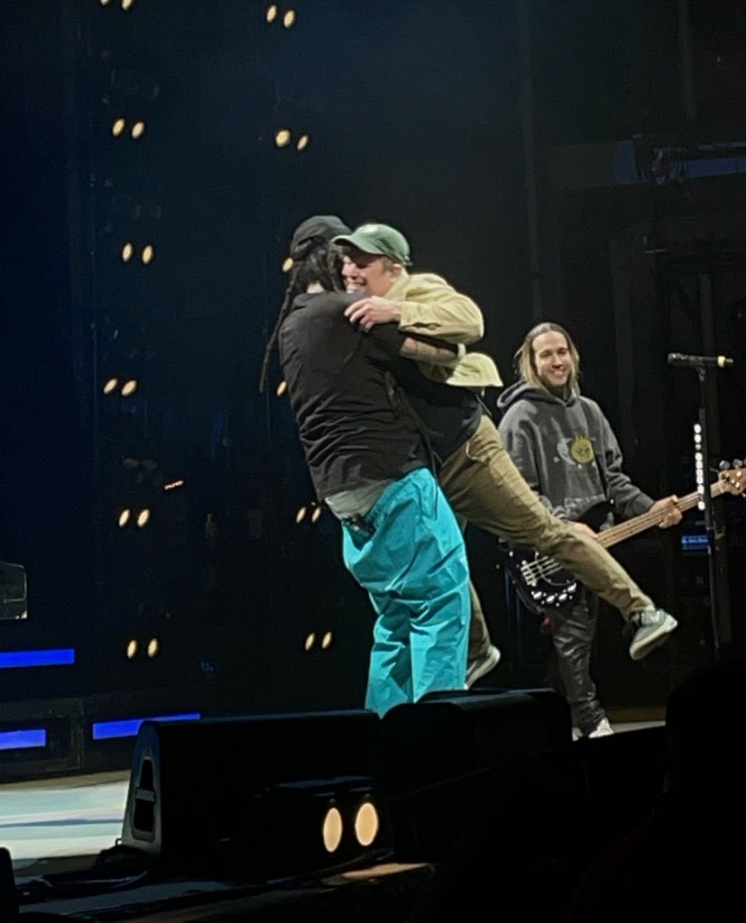 kissofviolence's tweet photo. officially did not survive travie mccoy singing cupids chokehold live with patrick and this moment what the fuck https://t.co/549QyDL1Mh
