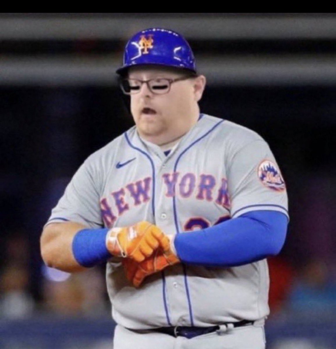 Jhova2710's tweet photo. @NYMetsTeaTime @SNYtv @Mets @NjTank99 Might as well bring this guy in from the crowd 😂😂 https://t.co/EvjqX2bn91