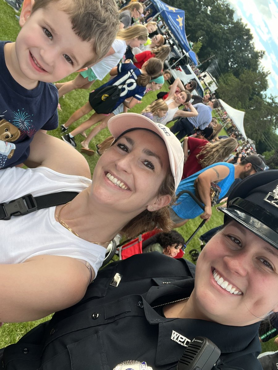 MsDeStefanoWMS's tweet photo. AWESOME #NationalNightOut, Grazie @WilmingtonMAPD https://t.co/0xEWq2NSa8