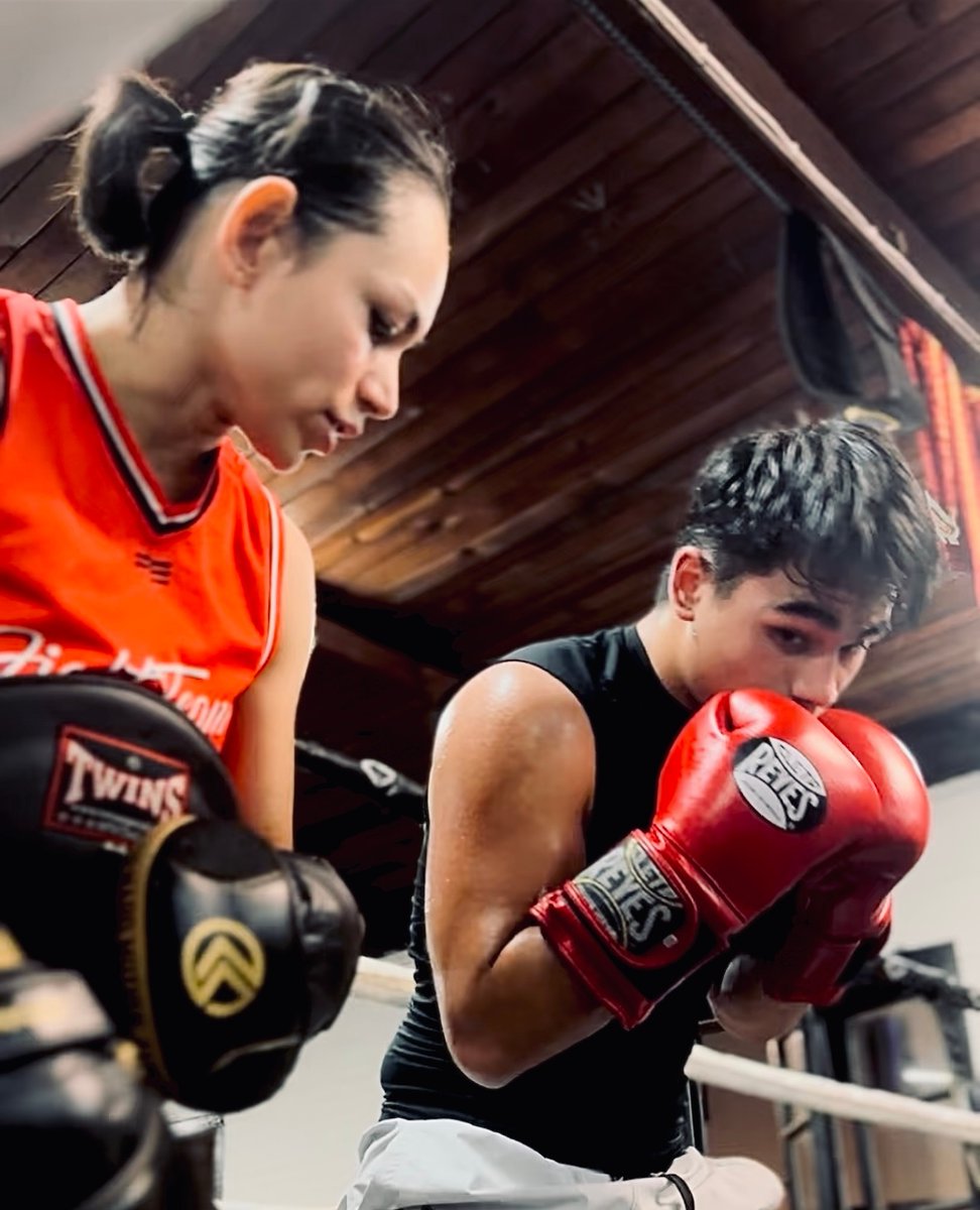 AprilArmageddon's tweet photo. You're the spotlight in which you perform and the shadows where you practice. 🥊

#boxing #fightcamp #champcamp #babyhulk #amateurboxing #fighterlife https://t.co/uTZxSswLoE