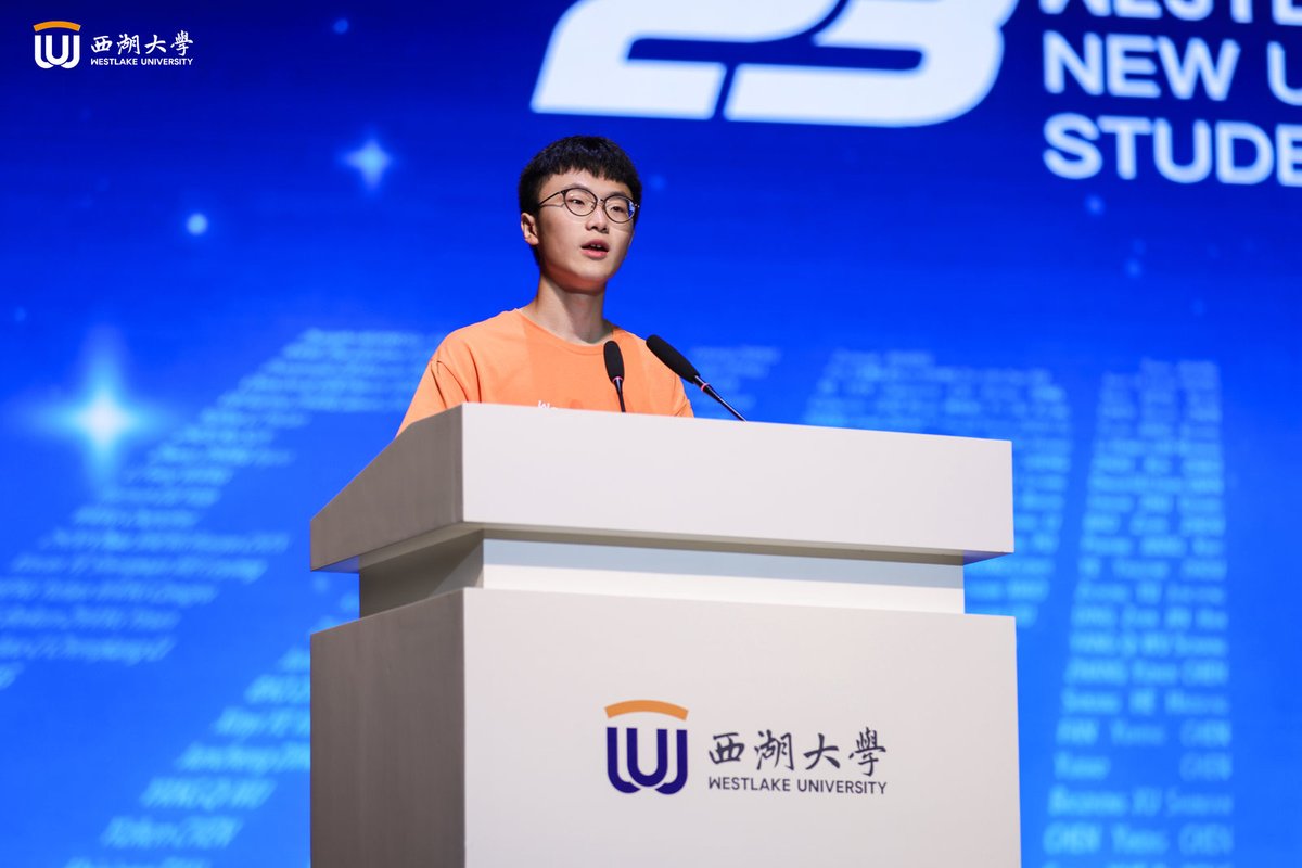 Westlake_Uni's tweet photo. Let's give a round of applause to Zheng Zhang, our freshman representative! With determination, resilience, and a commitment to excellence, #Classof2027 are ready to leave their mark on Westlake University! #StudentConvocation https://t.co/ix1wYydiwQ