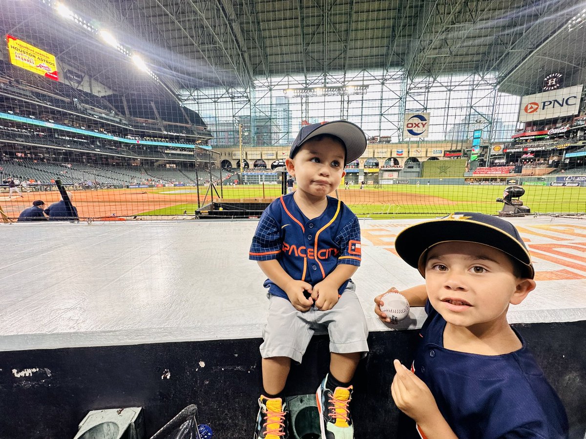 maggie_longoria's tweet photo. @astros #Ready2Reign https://t.co/ARen76Zxyl