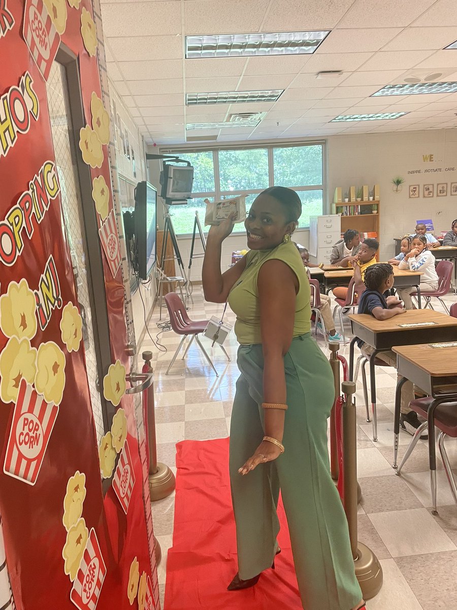 DarnishaJohns19's tweet photo. Day 1 was an absolute success!  We ended the day with a 1st Day of school sweet treat for the best teachers in APS 👩🏽‍🏫❤️🍪@apsupdate @MilesTigersAPS @ShellyGoodrum. We Inspire, We Motivate, We Care, We Teach! @ThalisePerry1 https://t.co/FGGVBmLHEY