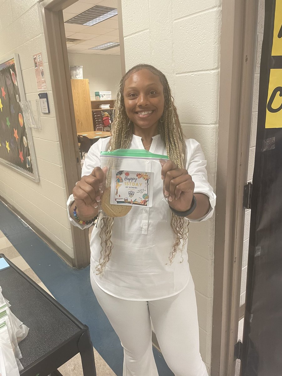 DarnishaJohns19's tweet photo. Day 1 was an absolute success!  We ended the day with a 1st Day of school sweet treat for the best teachers in APS 👩🏽‍🏫❤️🍪@apsupdate @MilesTigersAPS @ShellyGoodrum. We Inspire, We Motivate, We Care, We Teach! @ThalisePerry1 https://t.co/FGGVBmLHEY