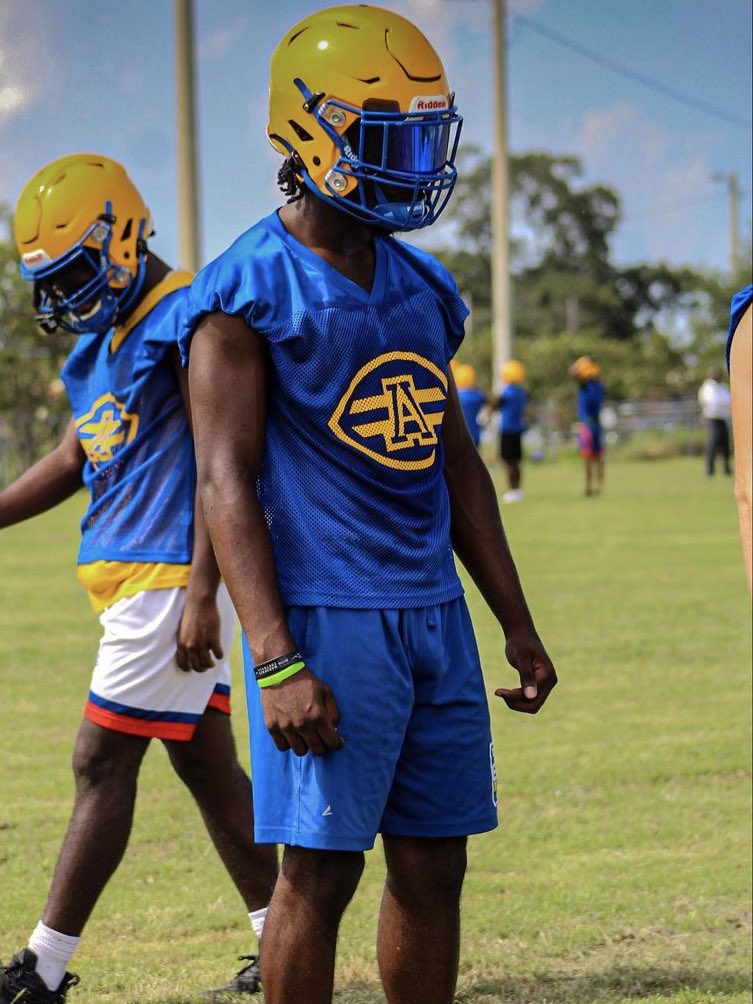 Bloodhounds_AHS's tweet photo. Day 2 in the bag #FallCamp #TheHunt #TEAMme #Adale863 #DaPound🏚️ 🐶🌿🍃🌱🦴🏈🍃🌿🌱 https://t.co/GYwx5XUqL5