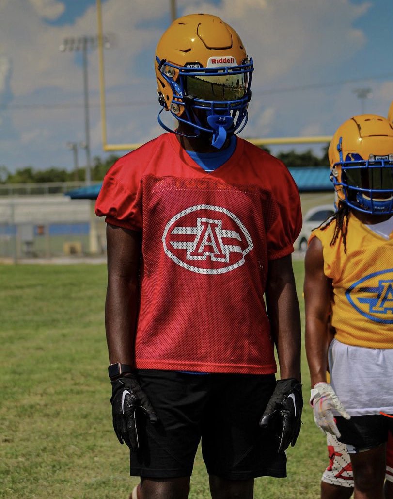 Bloodhounds_AHS's tweet photo. Day 2 in the bag #FallCamp #TheHunt #TEAMme #Adale863 #DaPound🏚️ 🐶🌿🍃🌱🦴🏈🍃🌿🌱 https://t.co/GYwx5XUqL5