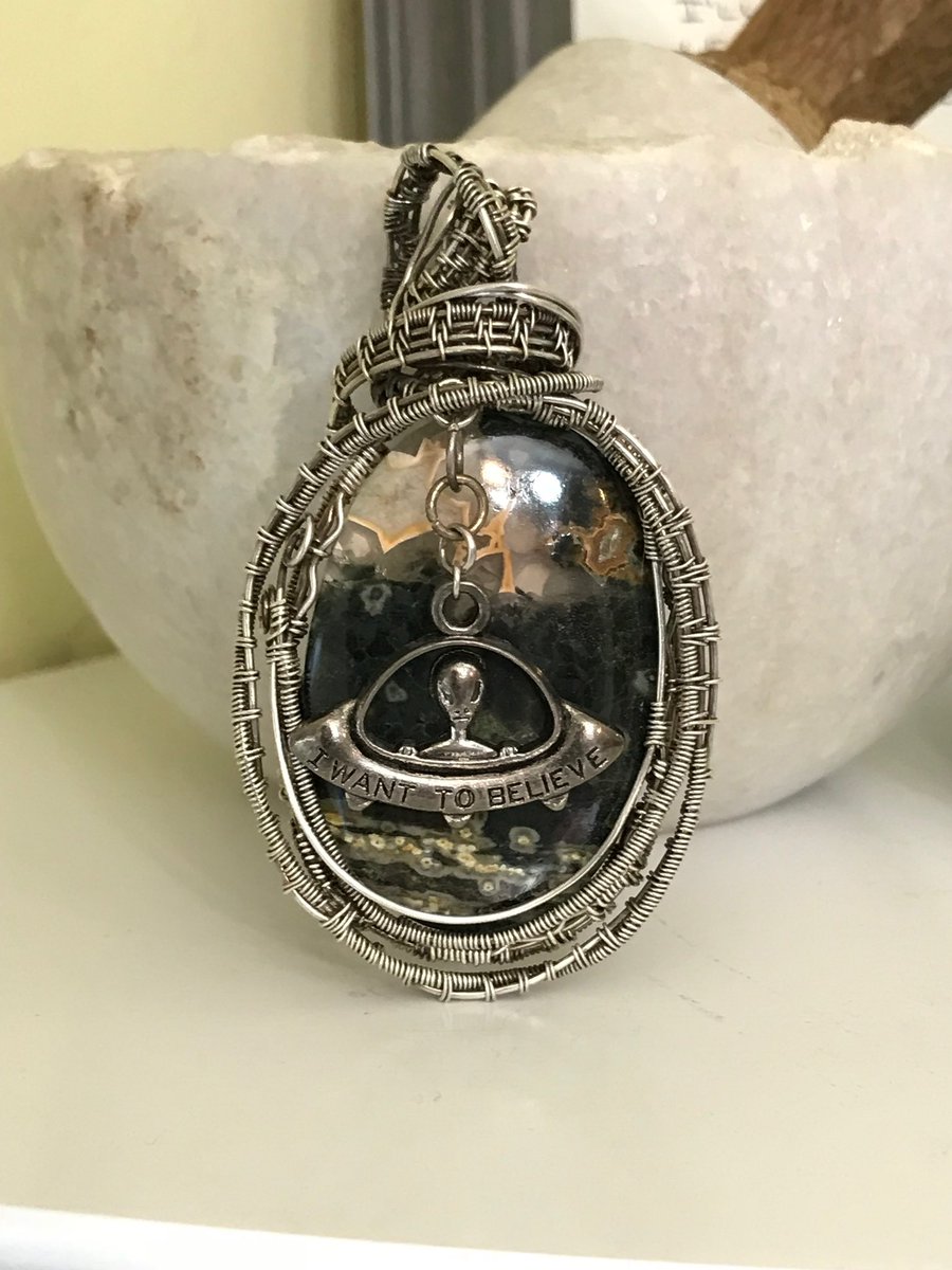 seran72's tweet photo. in observance of the extraterrestrial discourse, please enjoy these two pendants i made long ago that have long gone on to other homes
#thingsimade #imadethese #iwanttobelieve https://t.co/sVk0GEEBCW