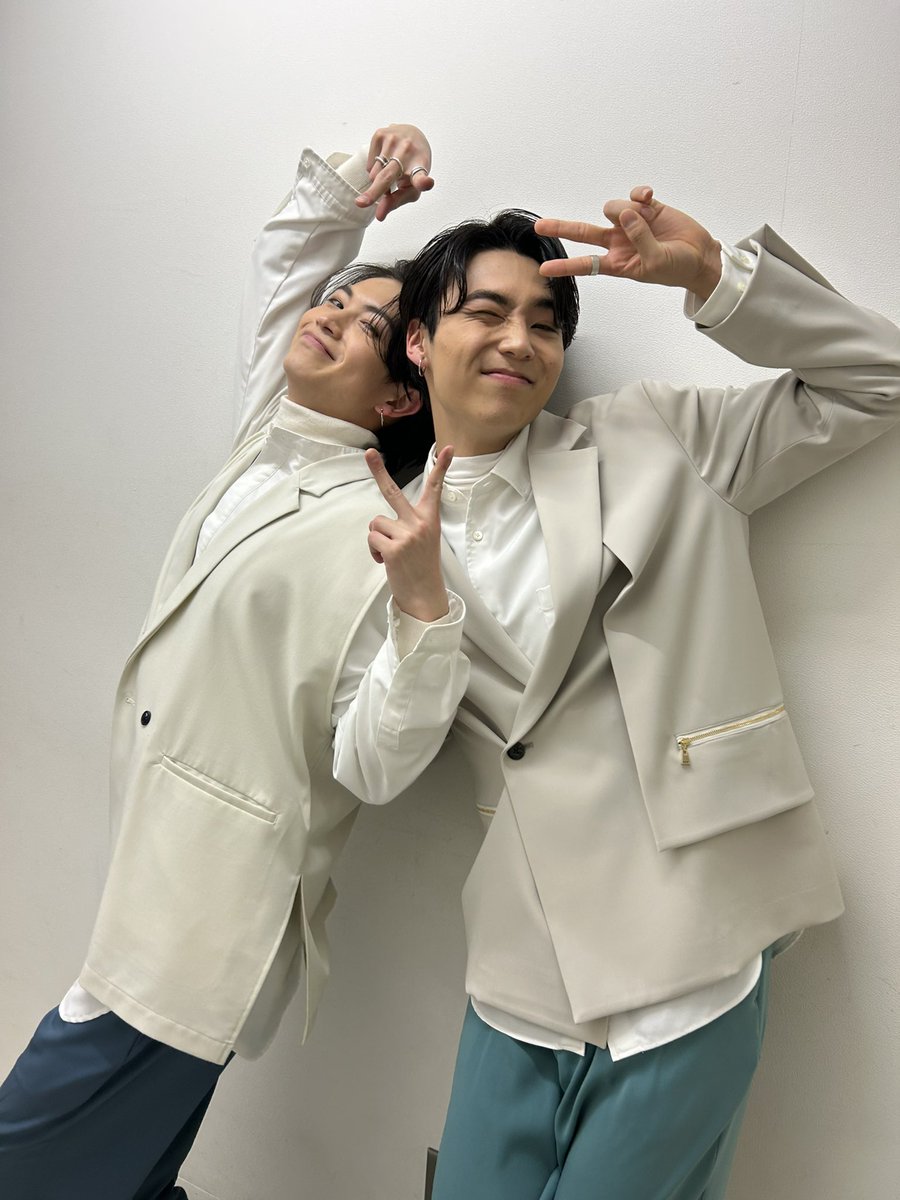 Rintaro_watwing's tweet photo. そして #めざましテレビ にてなんと僕の大親友がエンタメプレゼンターになって早々MVの紹介をしてくれたんだって🤭

大好きじゃん。

ありがとうね。感謝🙏
@27K_1224 https://t.co/c8txiLcZtr
