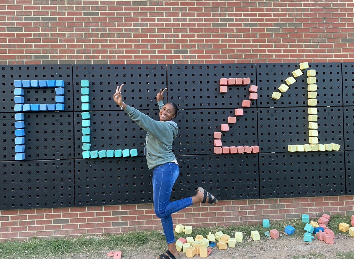 moniqu3_Dennis's tweet photo. I had to take a separate photo from my group because what we created at the Central Park looked amazing! Participate Learning group #21 @ParticipateLrng #PLOrientation #UnitingOurWorld https://t.co/ocKrQMc7vA