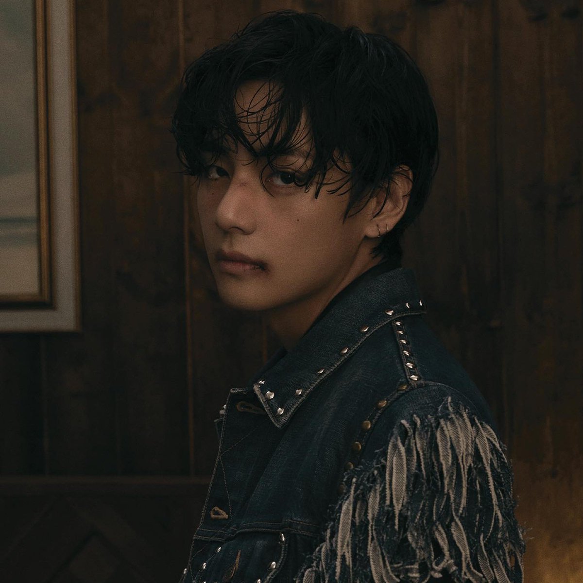 sugadboy's tweet photo. — A través de un comunicado por parte de Big Hit Music, #V habló sobre su álbum en solitario:

"Estoy nervioso, pero al mismo tiempo estoy feliz. Es un disco que contiene mis gustos y habrá muchas cosas que ver. Lo preparé pensando que ARMY estaría feliz, así que espero que lo + https://t.co/5b7LrALZDI