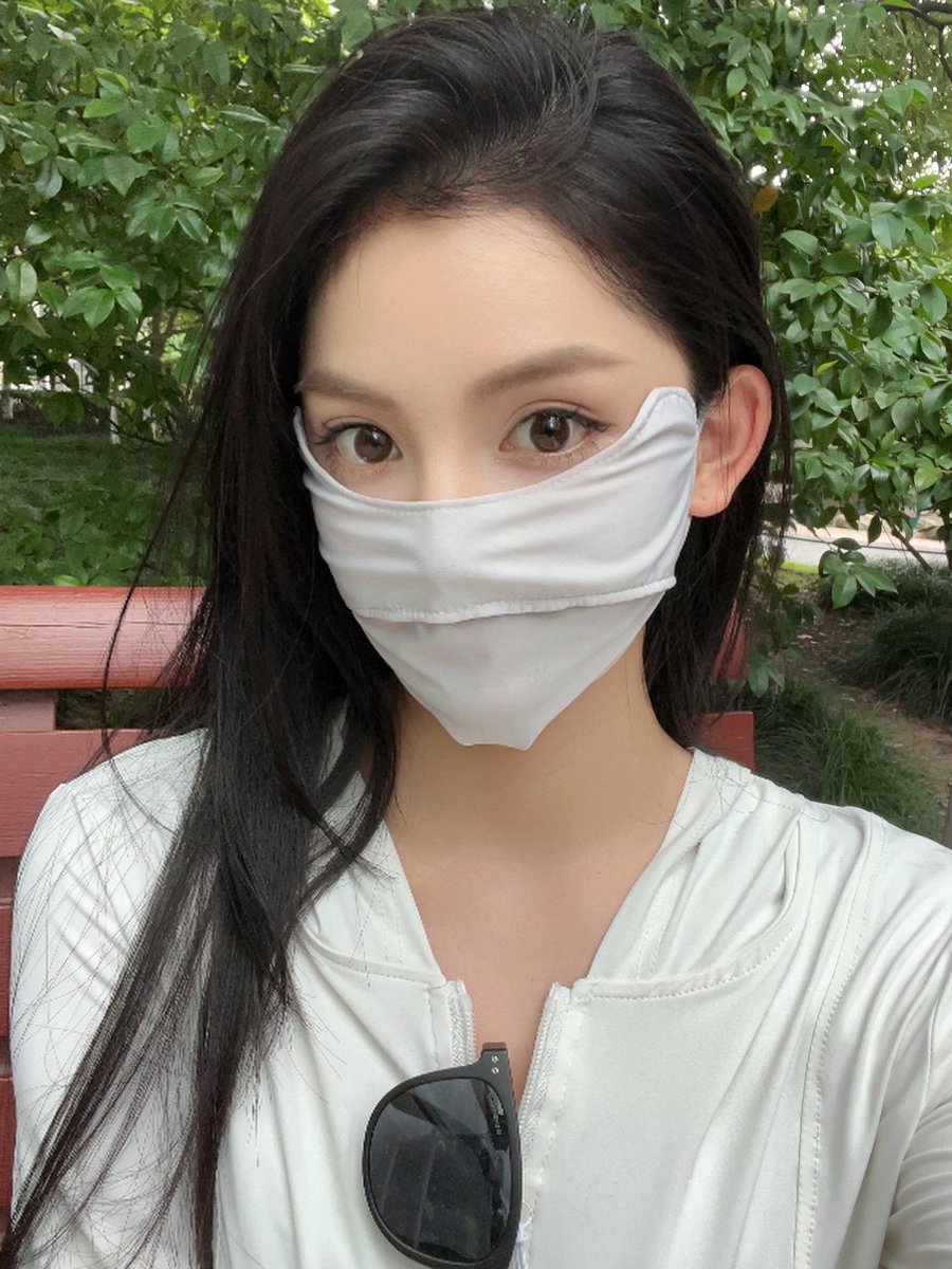 77Cici7's tweet photo. 防晒第一人 https://t.co/XuahAxNxeo