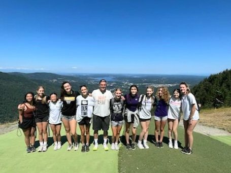 CoachEdens's tweet photo. Great time up Poo Poo Point Trail in Issaquah and watching paragliding off of the hill to down below. What a great day and boy did these girls crush it. Always good to have my own daughters with me too!  Great way to wrap some hoops and hiking with @IssyGirlsBBall.  Go Eagles 🤙 https://t.co/rlXpanhFzQ