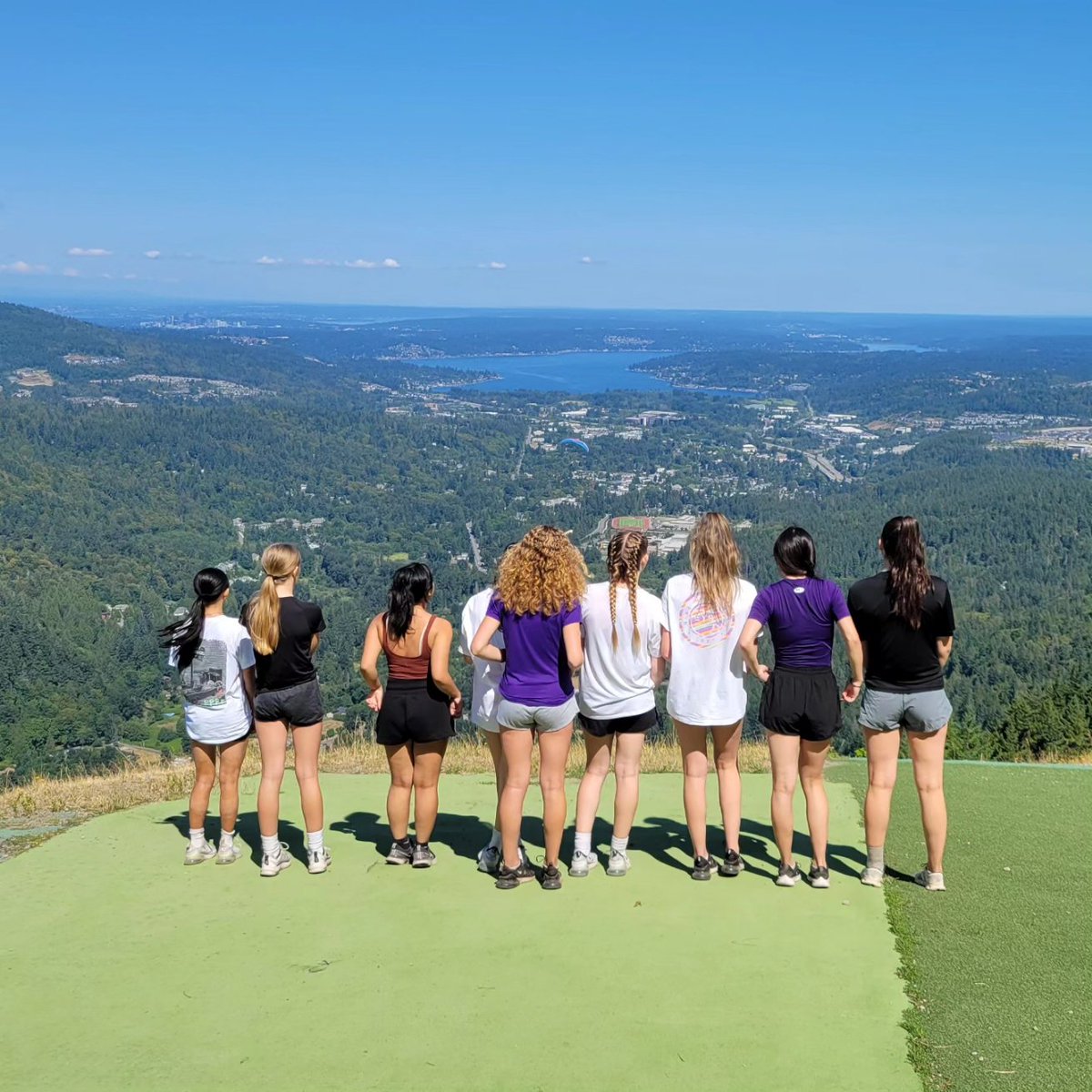 CoachEdens's tweet photo. Great time up Poo Poo Point Trail in Issaquah and watching paragliding off of the hill to down below. What a great day and boy did these girls crush it. Always good to have my own daughters with me too!  Great way to wrap some hoops and hiking with @IssyGirlsBBall.  Go Eagles 🤙 https://t.co/rlXpanhFzQ