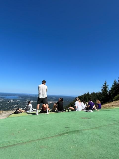 CoachEdens's tweet photo. Great time up Poo Poo Point Trail in Issaquah and watching paragliding off of the hill to down below. What a great day and boy did these girls crush it. Always good to have my own daughters with me too!  Great way to wrap some hoops and hiking with @IssyGirlsBBall.  Go Eagles 🤙 https://t.co/rlXpanhFzQ