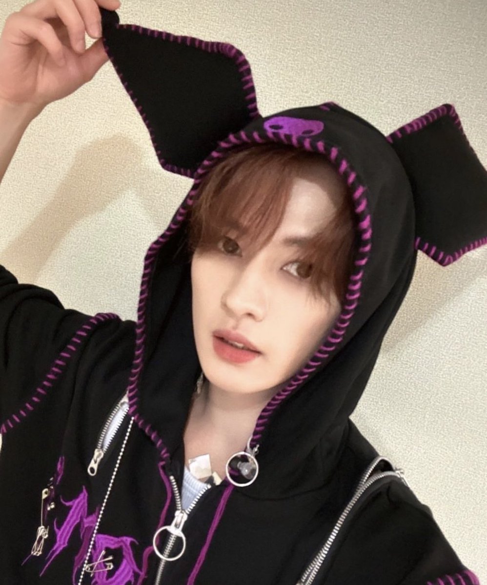 seungscience's tweet photo. #StrayKids' #LeeKnow is the first K-pop idol to surpass 26M followers in less than 2 hours. Please congratulate Stray Kids' Lee Know 🎉 https://t.co/UNHcnZXv6v