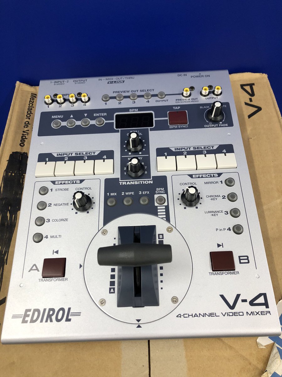 Hardoff_isahaya's tweet photo. 状態良いです!!✨
オフモール公開しました!!下記からご覧ください😊
#Roland
#ビデオミキサー
#EDIROL
V-4
https://t.co/Kdwm8a99MP https://t.co/FAuFORO8gI