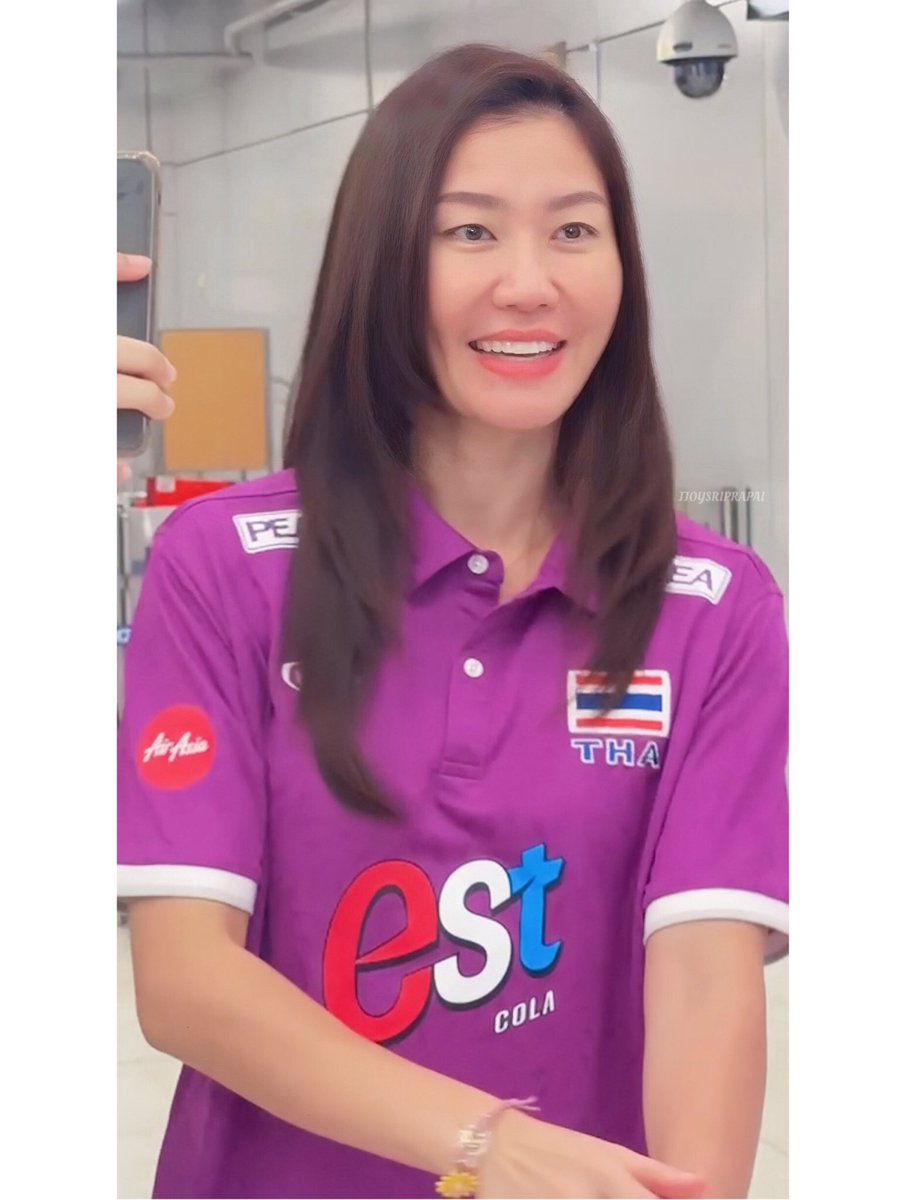 jjoysriprapai's tweet photo. ผู้ฝึกสอนคนนี้ เทคแคร์แฟนคลับทั่วถึงมั๊กๆเลยค่าาา ตื่นเช้ามาเจอรอยยิ้ม และสายตาหวานๆแบบนี้ โคตรคุ้มเล๊ยยย 🥹🫶🏻💕 https://t.co/UJApz3qfJO