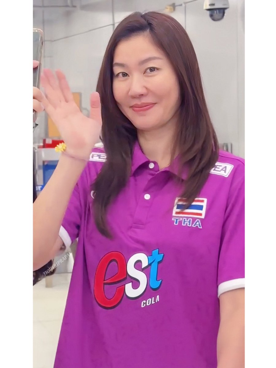 jjoysriprapai's tweet photo. ผู้ฝึกสอนคนนี้ เทคแคร์แฟนคลับทั่วถึงมั๊กๆเลยค่าาา ตื่นเช้ามาเจอรอยยิ้ม และสายตาหวานๆแบบนี้ โคตรคุ้มเล๊ยยย 🥹🫶🏻💕 https://t.co/UJApz3qfJO