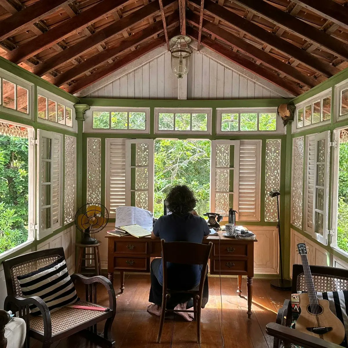 ShehanKaru's tweet photo. Wonderful to be back in Kuru, where Seven Moons was written. Two hornbills &amp; a rock squirrel dropped by for a gossip. Began writing stories about insects, old ladies &amp; advertising.

Also, swipe to meet Palitha, he came up with the ending for Seven Moons and has lots of new ideas. https://t.co/12a1nO3ZoB