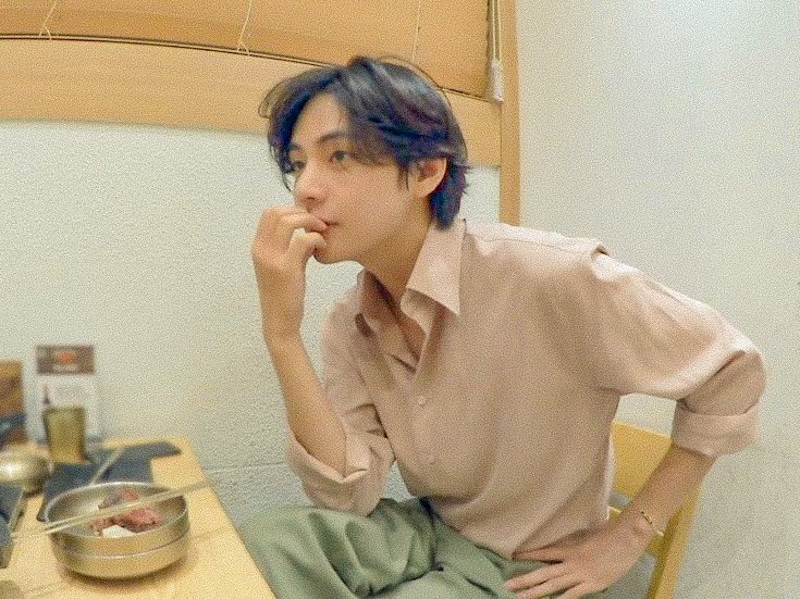 taetesdiary's tweet photo. to have a date with him https://t.co/uPqvFq6pw6
