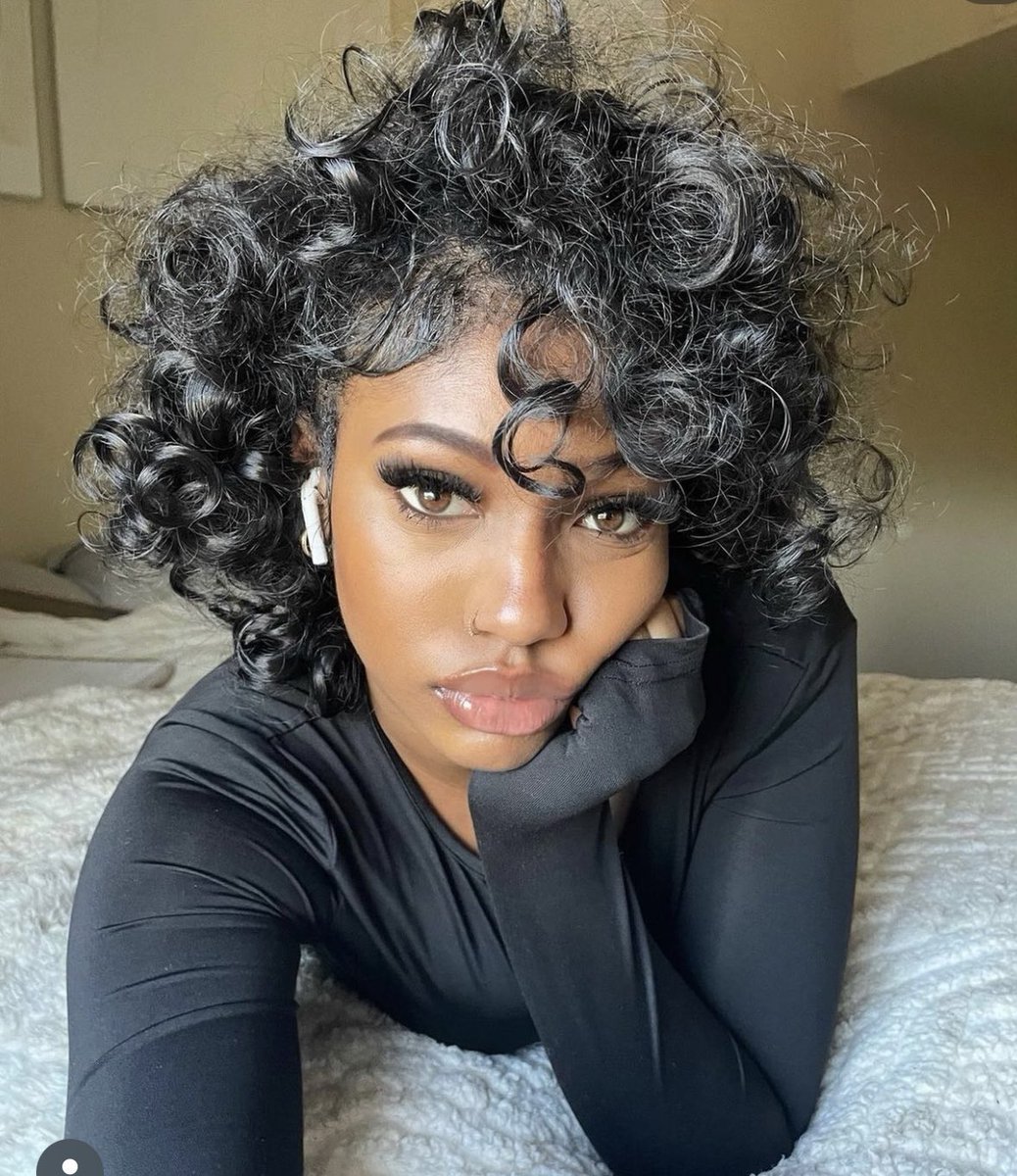 toxicdrake's tweet photo. the bombshell imani is TAKING IT! #LoveIslandUSA https://t.co/tv9X75fPHm
