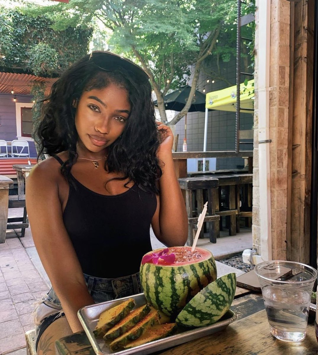toxicdrake's tweet photo. the bombshell imani is TAKING IT! #LoveIslandUSA https://t.co/tv9X75fPHm