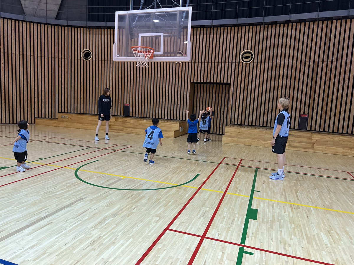 Vickies_Academy's tweet photo. 火曜クラス⛹️‍♀️

8月より、火曜はアンコーチとセナコーチがタッグを組んで担当します😼
@haaaaru05 @tashiro_kirika 

バスケットのことは何でも2人に聞いて、知識を盗もう🙌

#東京羽田ヴィッキーズ 
#ヴィッキーズアカデミー 
#バスケ教室
#大田区総合体育館

🌱生徒募集中
▶️https://t.co/P7czaOxSpm https://t.co/q39XBEmMKU