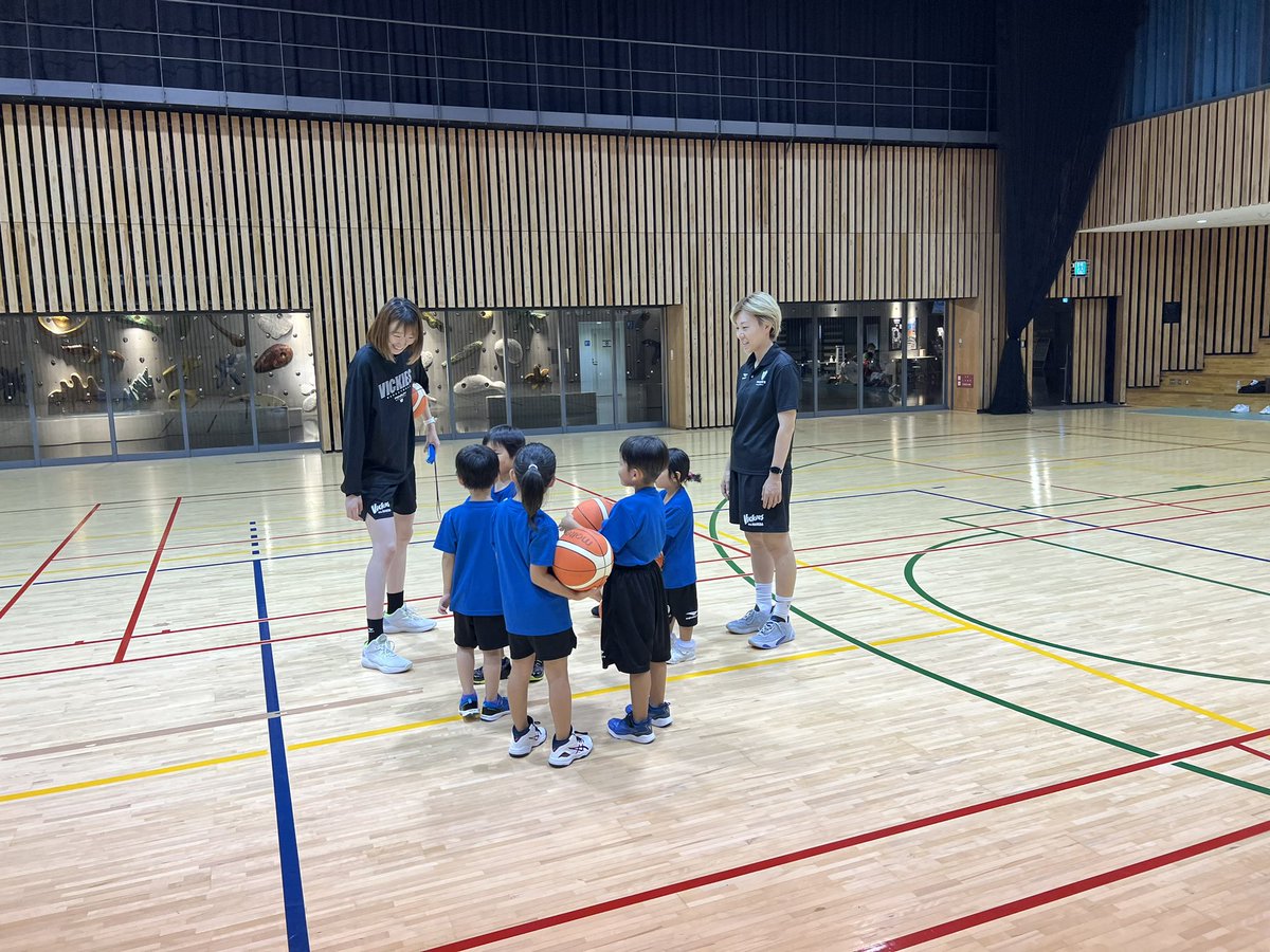 Vickies_Academy's tweet photo. 火曜クラス⛹️‍♀️

8月より、火曜はアンコーチとセナコーチがタッグを組んで担当します😼
@haaaaru05 @tashiro_kirika 

バスケットのことは何でも2人に聞いて、知識を盗もう🙌

#東京羽田ヴィッキーズ 
#ヴィッキーズアカデミー 
#バスケ教室
#大田区総合体育館

🌱生徒募集中
▶️https://t.co/P7czaOxSpm https://t.co/q39XBEmMKU
