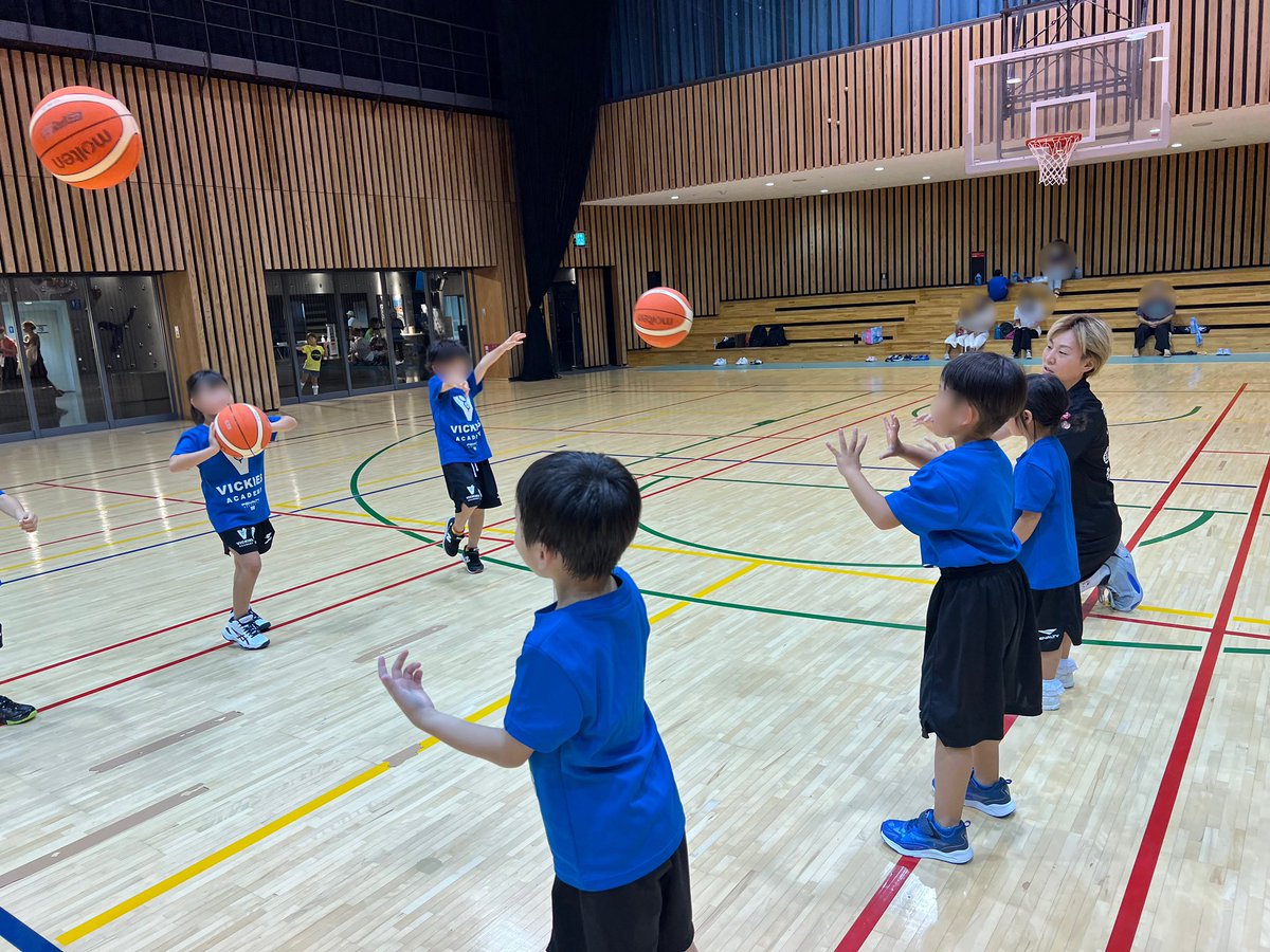 Vickies_Academy's tweet photo. 火曜クラス⛹️‍♀️

8月より、火曜はアンコーチとセナコーチがタッグを組んで担当します😼
@haaaaru05 @tashiro_kirika 

バスケットのことは何でも2人に聞いて、知識を盗もう🙌

#東京羽田ヴィッキーズ 
#ヴィッキーズアカデミー 
#バスケ教室
#大田区総合体育館

🌱生徒募集中
▶️https://t.co/P7czaOxSpm https://t.co/q39XBEmMKU
