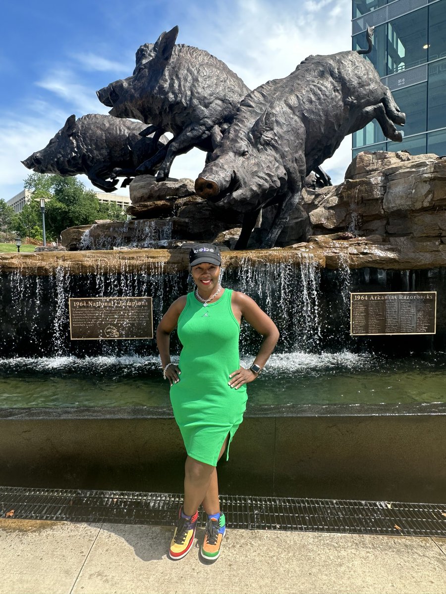 RamonaMcGee19's tweet photo. Woo Pig Sooieee #Razorbacks #Razorbackmom https://t.co/hkZ7bw2BFg