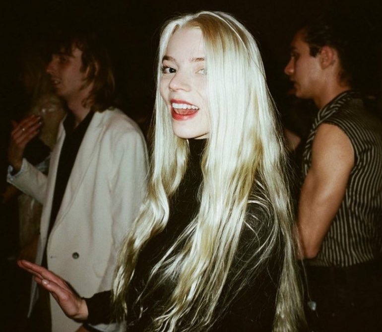 anyafolders's tweet image. 