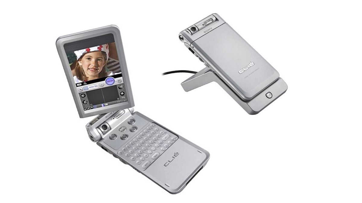 【ジャンク】SONY CLIE PDA PEG-NR70V The 2002 Sony CLIÉ PEG-NR70V is a slick, clamshell PDA with a