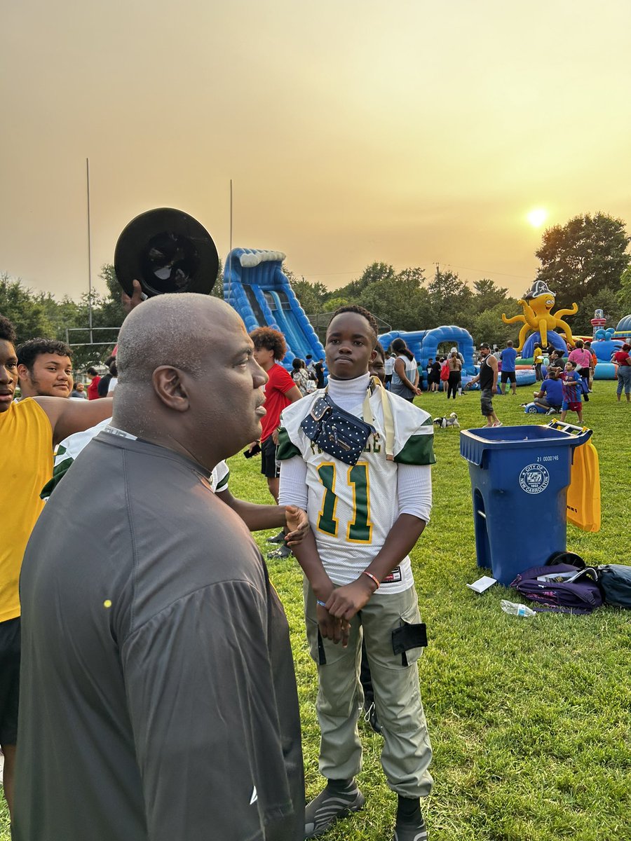 Panthers_FBall's tweet photo. Parkdale Football gives back to the community by participating at National Night Out #NNO2023 https://t.co/0CiHk79cds