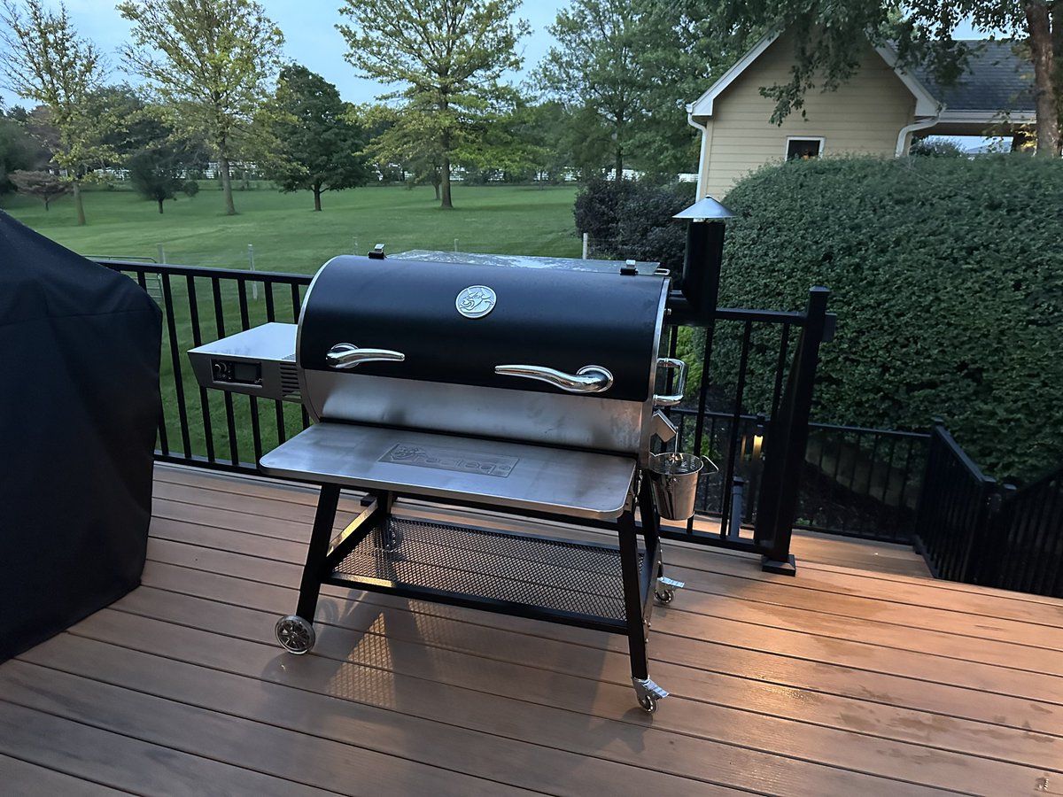 MikeAgs_'s tweet photo. @recteq_official my first smoker ever.
Can wait to fire it up
#Omaha https://t.co/jdAdD9H8YD
