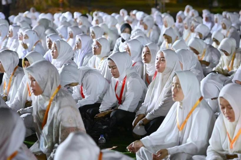 jokowi's tweet photo. Salah satu yang patut kita syukuri di tahun ini adalah situasi ekonomi pascapandemi Covid-19 yang dapat terkendali dan kembali pulih berkat kerja keras dan gotong royong seluruh rakyat. Maka, semalam di halaman Istana Merdeka, kita menggelar acara Zikir dan Doa Kebangsaan, sekaligus untuk menyambut 78 Tahun Indonesia Merdeka.

Mari terus merawat kerukunan, toleransi, sikap saling menghormati, saling menolong, agar bangsa ini dapat menjadi bangsa yang bersatu, maju, bangsa yang baldatun toyyibatun warobbun ghofur.