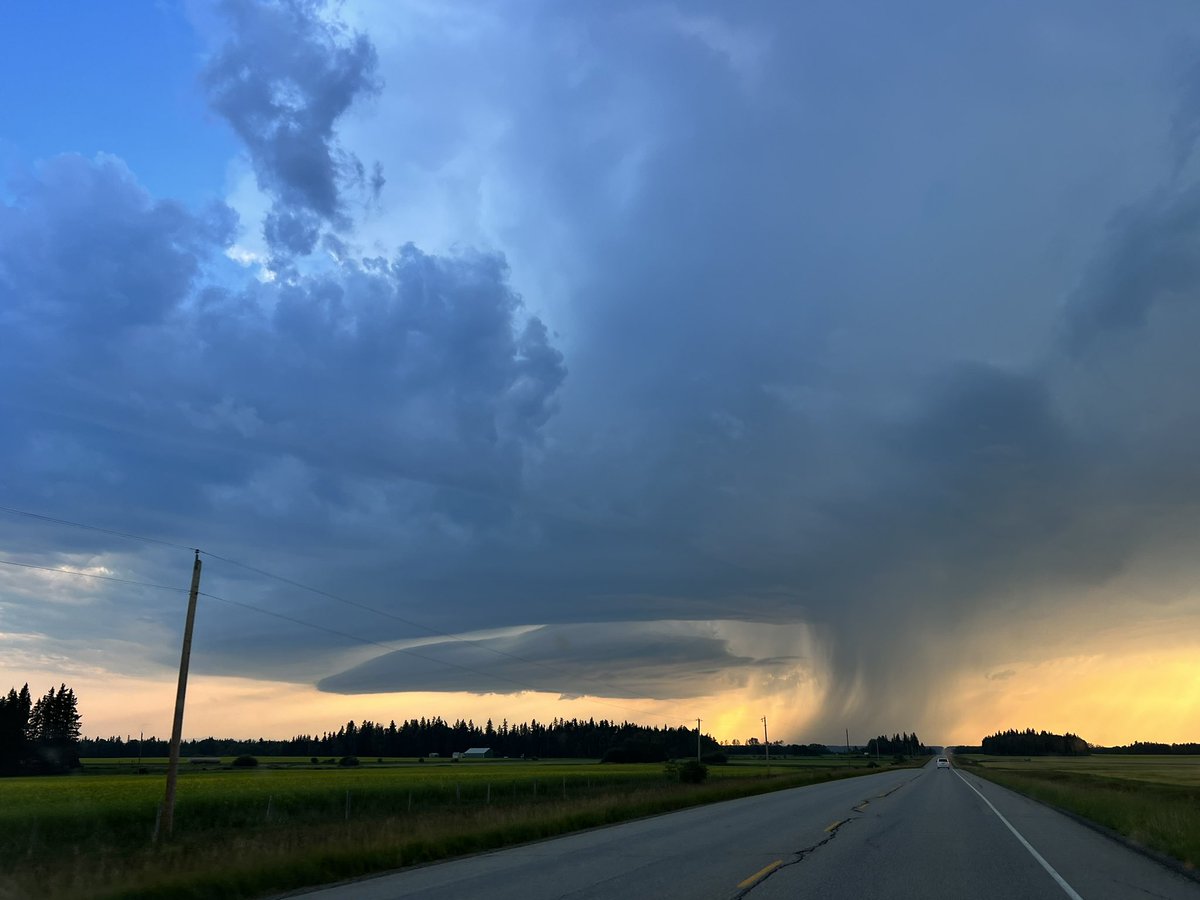 _CoreyRobertson's tweet photo. Storm south of Rocky Mountain House.
@KMacTWN @WxMelinda21 @jwhittalTWN @MurphTWN @RhythmReetWx @ShanTheWxFan @idahung15 @laurapowerwx @StormhunterTWN @ThatMetGirl @nadinehp4 @LFB10 @weathernetwork

#ShareYourWeather #ABstorm 
August 1, 2023. 8:10 p.m. mdt. https://t.co/vkH1bARDkL