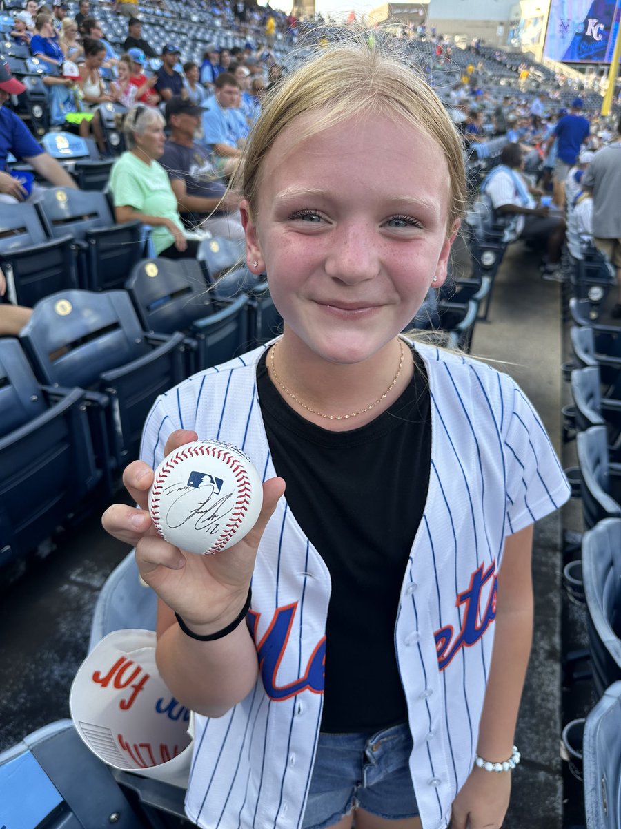 MoZahabi's tweet photo. @Lindor12BC  thanks for making my little girls night! She’s your biggest fan and so happy she got to see you in KC! @Mets https://t.co/UP45e3AQlc