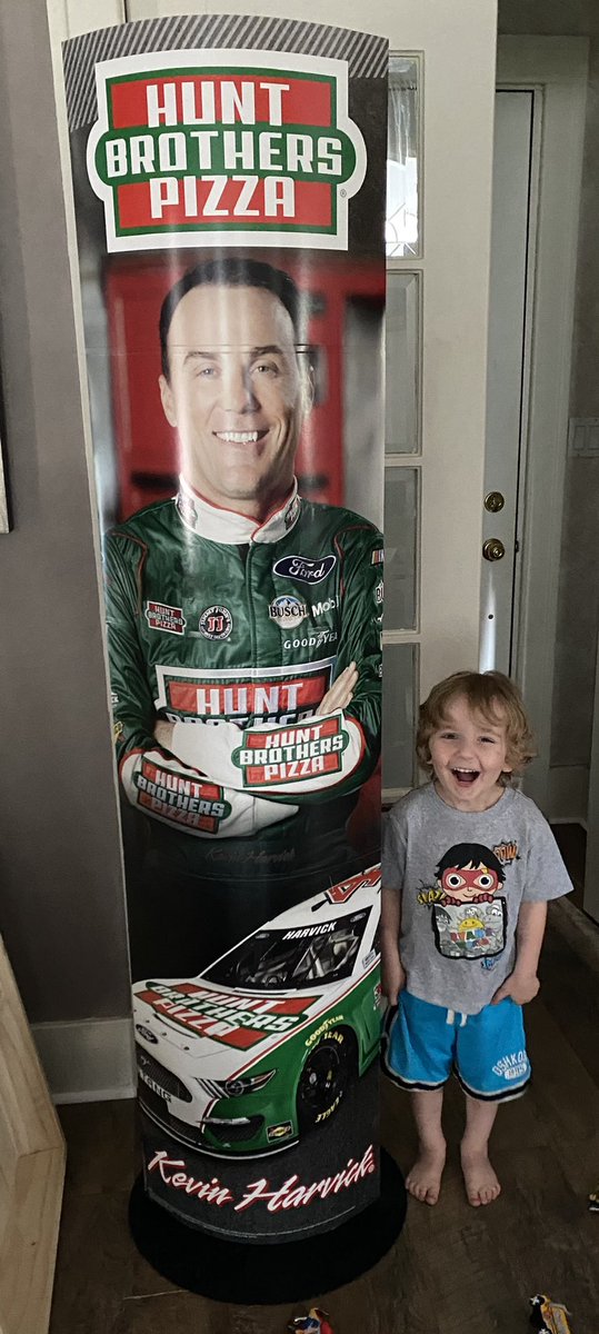 Mike50545628's tweet photo. @DeLanaHarvick @StewartHaasRcng because I have 3 boys myself (this is my youngest) one of my favorite moments was when @KevinHarvick won at @MISpeedway and did a burnout with @KeelanHarvick! “Don’t tell mom!” And I was there #4everpops https://t.co/bxuZtEIY2Q