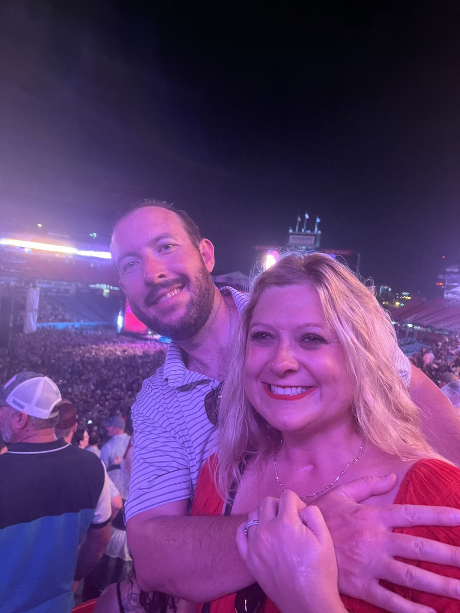 haily419's tweet photo. @GregAbbott_TX We were there! So much fun watching @GeorgeStrait and @ChrisStapleton 🎶 https://t.co/BB3LuMWgZz