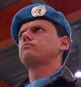 TheodorCarvalho's tweet photo. Esse é o Tarcísio desgovernador de SP. 
Vamos contar a história dele. A ONU pediu pro Lula ajuda na força de paz no Haiti. Lula enviou Heleno e na tropa estava Tarcício. Logo a ONU entra em contato com Lula sobre o ocorrida dos assassinatos em um bairro pobre no Haiti. https://t.co/grbOXpgZzD
