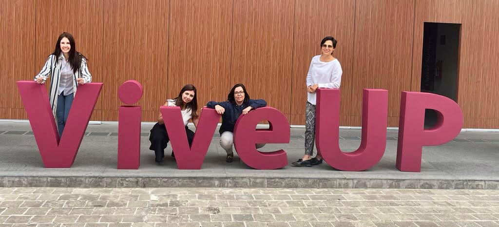 santiagogarcia0's tweet photo. 7 licenciaturas, muchos alumnos de nuevo ingreso en Ciudad Panamericana, rostros llenos de sueños que quieren cumplir. Recuerden: ampliar la mente, forjar el carácter y tener un buen corazón. ¡Bienvenidas todas las nuevas panteras a esta gran experiencia universitaria! #ViveUP