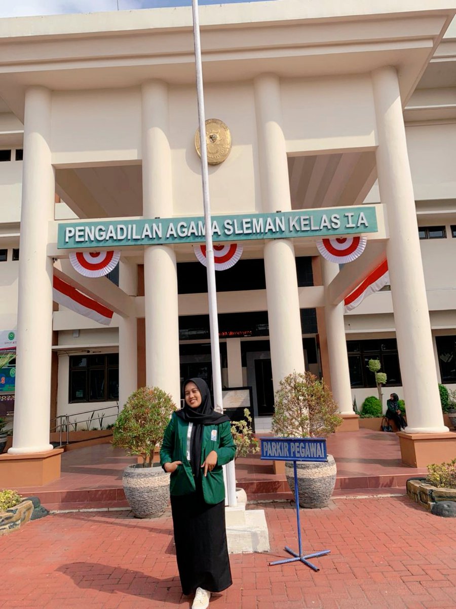 skylumis's tweet photo. Aaaaa takut bgt magang disini....yg diurus perceraian nya org², gak semua ttg perceraian sih (soalnya Minggu pertama magang aku dpt jatah di bagian PTSP)
Resiko siapa suruh masuk jurusan ini + magang di PA :" https://t.co/1SkPQH9xWs