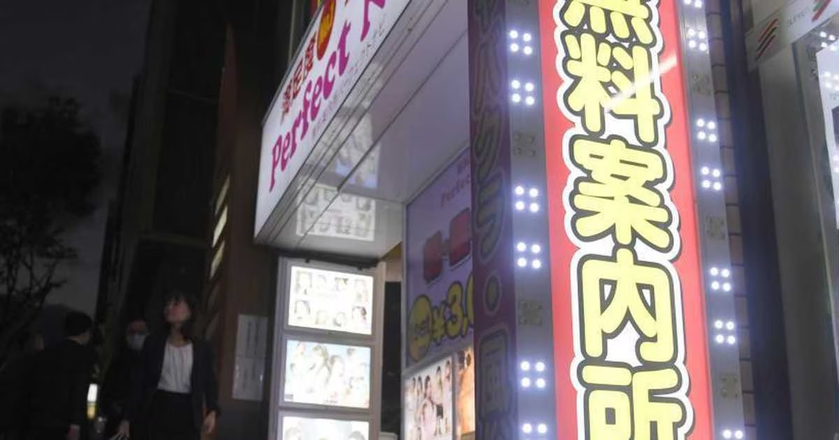 saika_affi's tweet photo. 中洲無料案内所のトークスクリプトすごいww

・お兄さんだから言うけど（特別感）
・大手はコスパ悪いんすよ（常識の否定）
・ウチ文句言われたことないです（謎の信頼感）
・他のとこ回ってから決めていいすよ（謎の余裕）
・こういうのはタイミングなんで（運命感）
・僕この地域のリーダーやってて（権威性）
・同業の後輩も多いんすよ（権威性）
・僕が言えばあいつら気持ち安くしてくれるんで（権威性）
・トイレも全然借りちゃってください（返報性）
・暑いし水飲んでください（返報性）
・もうこの子かこの子しかないです（ダブルバインド）
・他は正直お兄さんレベルの方には悪くてお勧めできないですわ（謎の優しさ）

計算されつくした感情の揺さぶり。
性の神田昌典かとおもた。

（ちなみにメンバーが喋っ���ました。私はそばにいただけです。結局メンバーはお風呂屋さんに行き、出てきた彼の顔は仕事でやらかした時以上に死んでました。底辺情報商材と似た仕組みだなと思いました。）