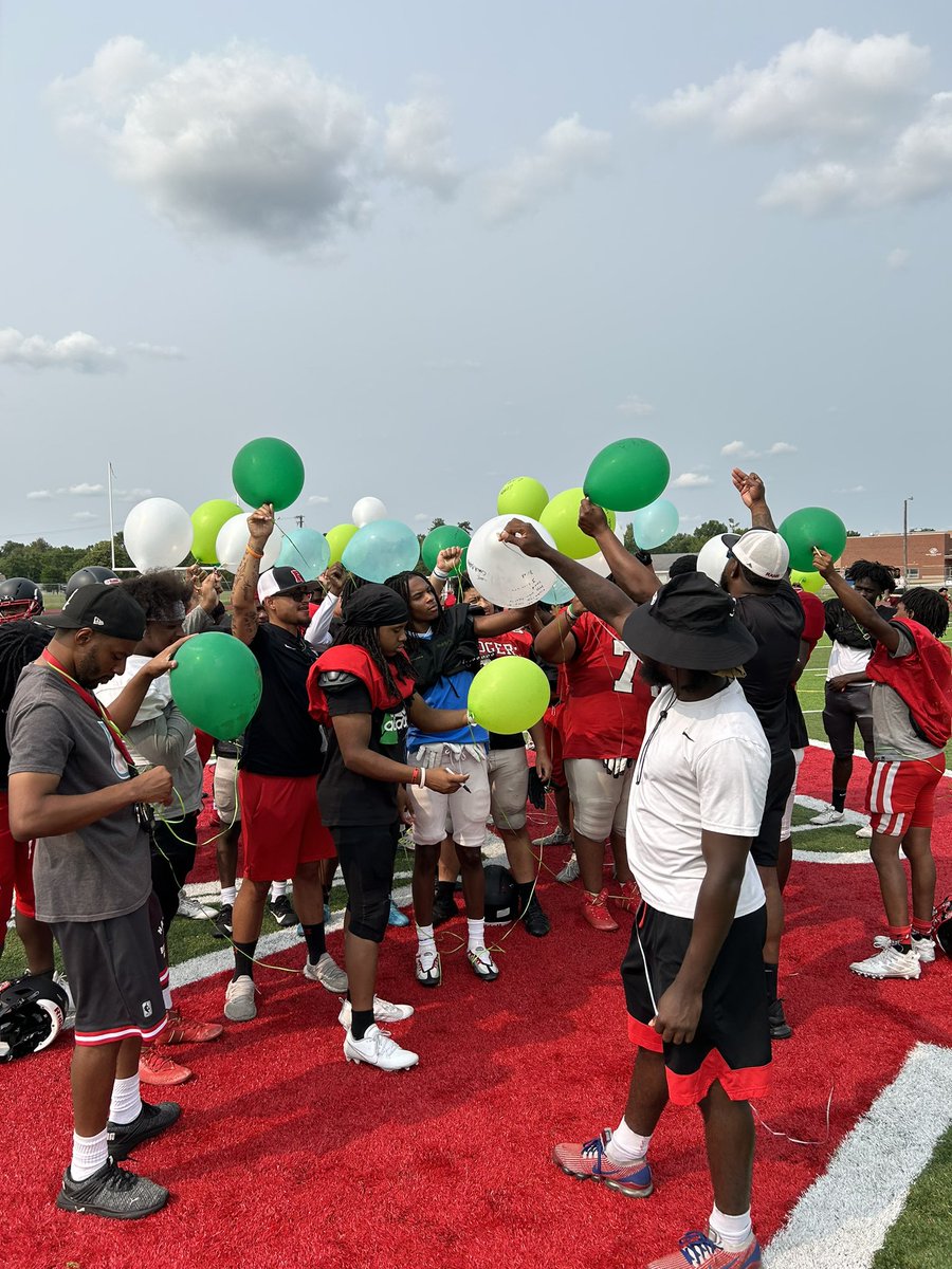 CoachDB_McNeil's tweet photo. A year ago today, I lost my grandmother. Today, my Fiancé and my players surprised me at practice and we had a ballon send off in memory of her one year later💚To say my lady is a godsend to me would be an understatement. I love my @RogersRamsSport Family❤️ https://t.co/a2tlHmuaLW