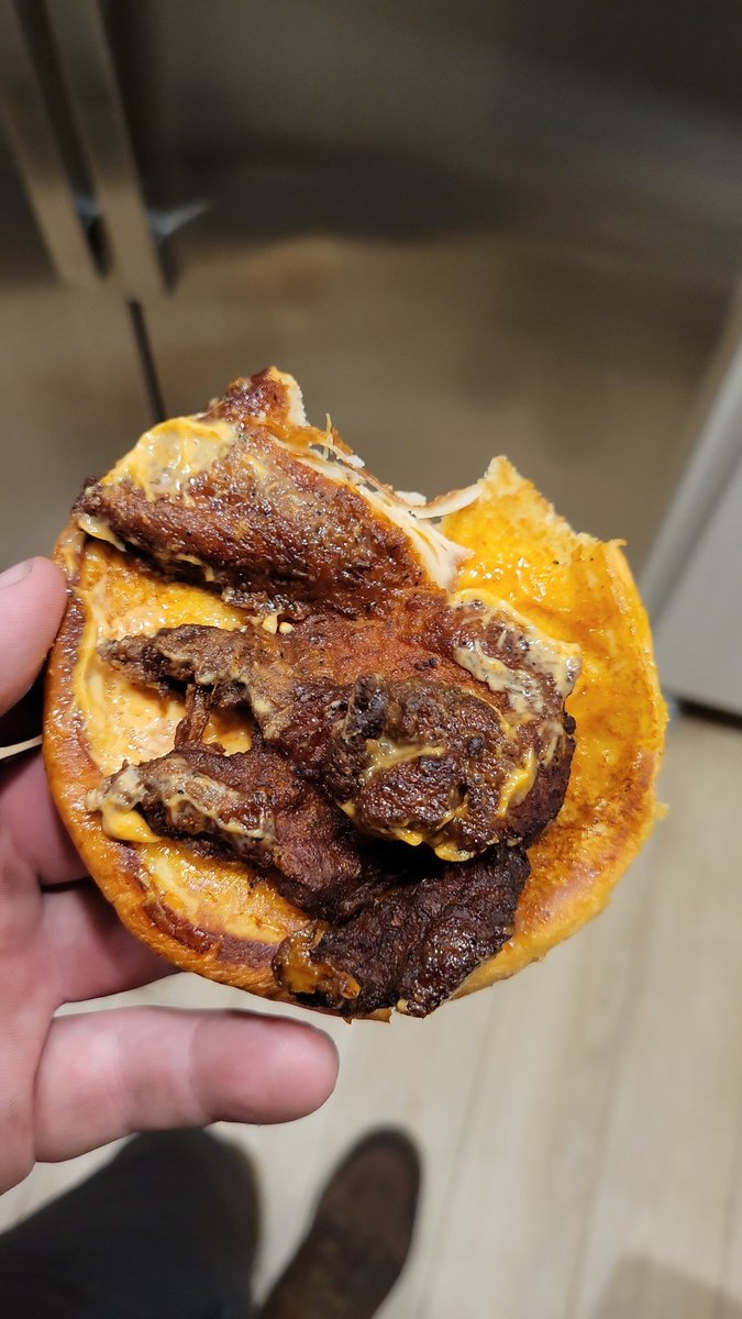 TheNavedeer's tweet photo. @Popeyes mmmm delicious looking chicken pattie. https://t.co/AnH2PZoa6Q
