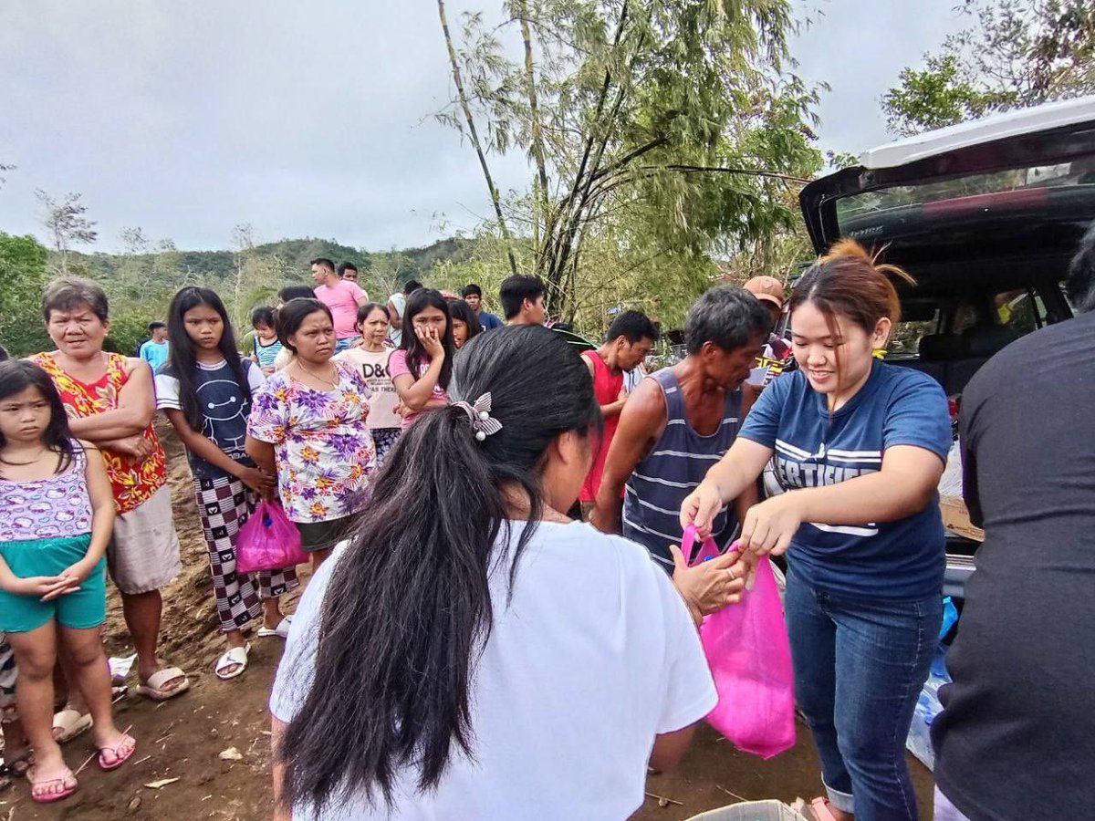 angatbuhay_ph's tweet photo. Salamat sa @AngatAbra na kabilang rin sa ating #AngatBayanihan Volunteer Network na nanguna sa isinagawang relief operations 🌸 https://t.co/YBeMOOMBBy
