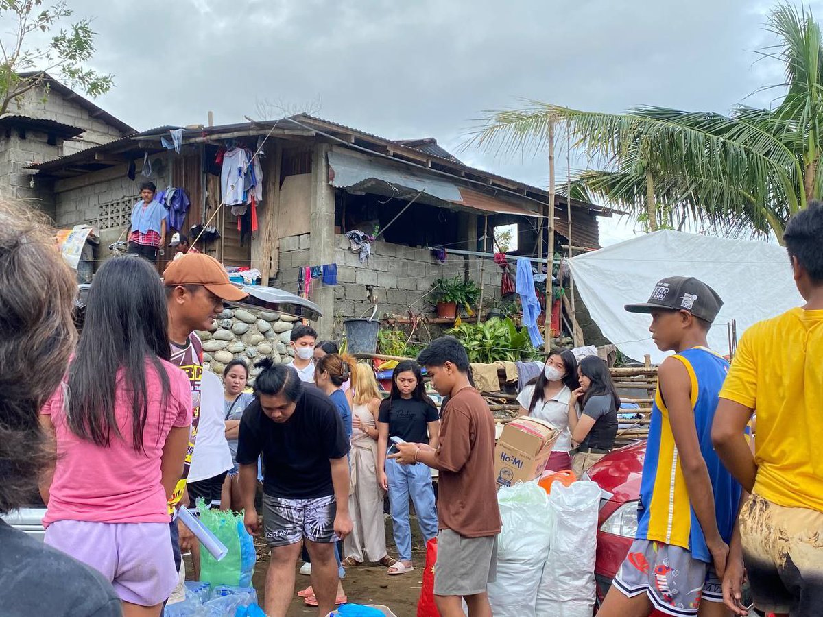 angatbuhay_ph's tweet photo. ANGAT BAYANIHAN SA ABRA 🤝🏻

Nakapag-abot tayo ng tulong sa 112 na pamilyang naapektuhan ng #EgayPH sa Sitio Saluden, Brgy. Bañacao, Bangued, Abra 🙏🏻 https://t.co/Q5PauxfOON